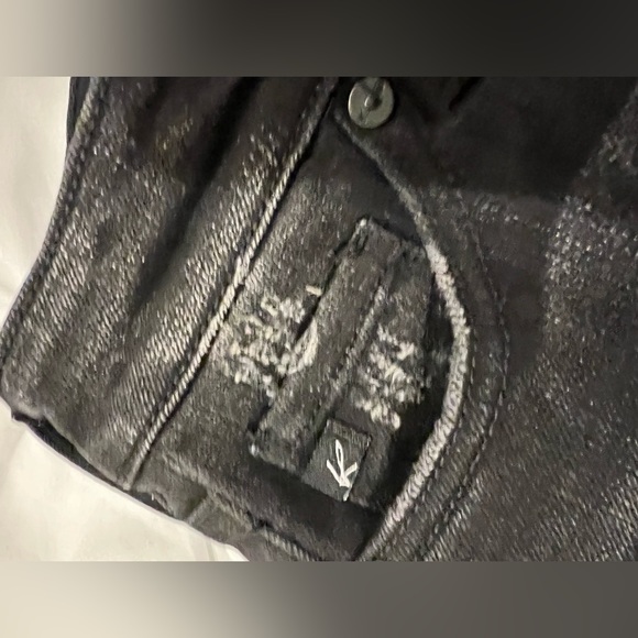 NWT: KAN CAN MANDY DISTRESSED SKINNY JEANS - VINTAGE BLACK. NWT Size 5/26 - Picture 5 of 8